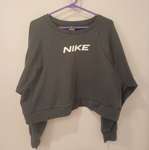 NWOT NIKE cropped sweatshirt